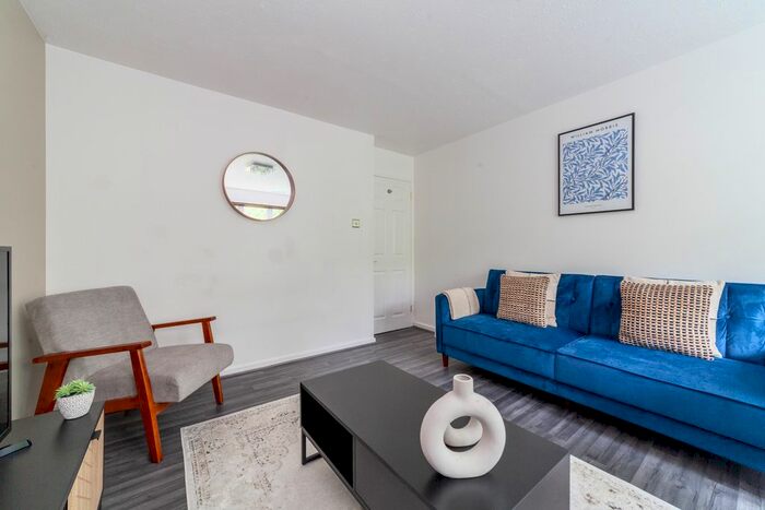 2 Bedroom Flat To Rent In Beacon Gate, London, SE14