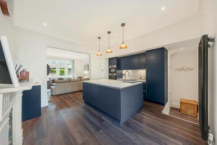 1 Bedroom Flat To Rent In Sheen Road, Richmond, TW9