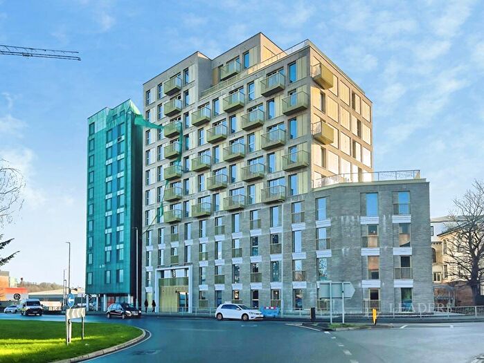 2 Bedroom Flat To Rent In Castle Street, Luton, Central Bedfordshire, LU1