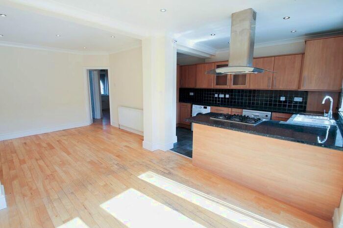 3 Bedroom Terraced House To Rent In Whitton Avenue West, Greenford, UB6