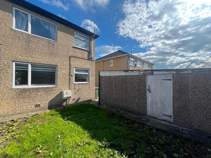 3 Bedroom Semi Detached House For Sale In Brown Royd Avenue, Huddersfield, HD5