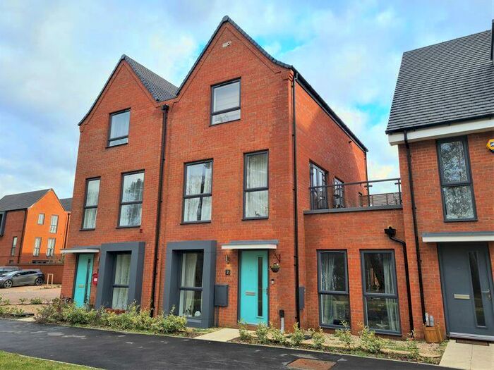 4 Bedroom Semi-Detached House To Rent In Mulberry Walk, Bordon, GU35