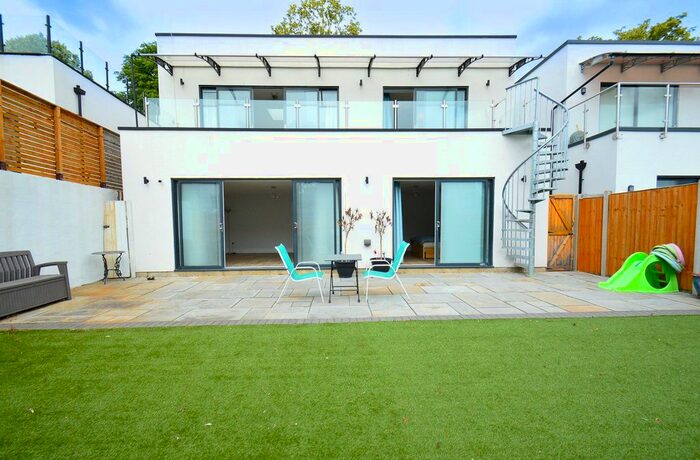 5 Bedroom Detached House To Rent In Purley Rise, Purley, CR8