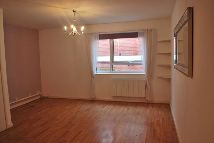 2 Bedroom Flat To Rent In High Street, Budleigh Salterton, EX9