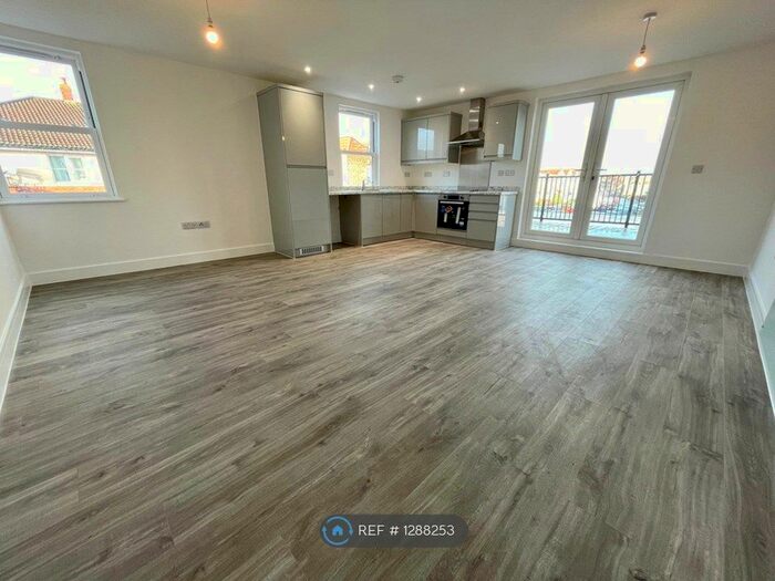 3 Bedroom Flat To Rent In Two Mile Hill Road, Bristol BS15