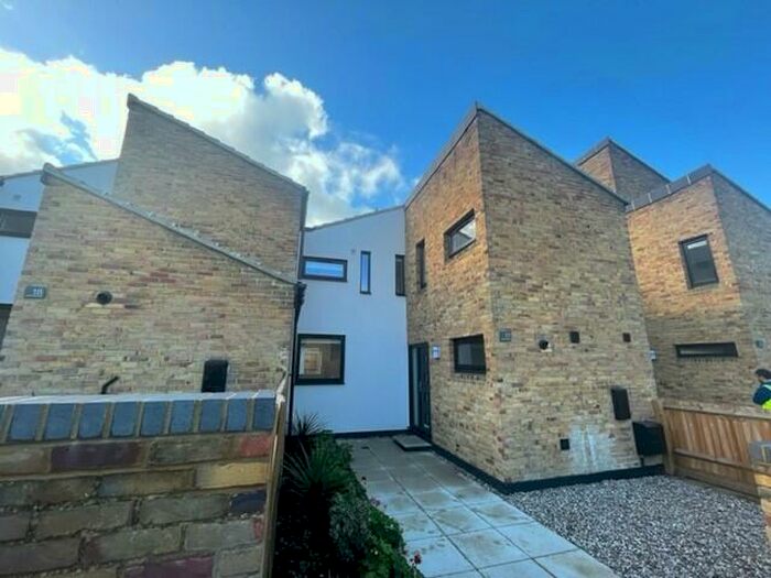 3 Bedroom Semi-Detached House To Rent In Royal Sovereign Avenue, Chatham, ME4