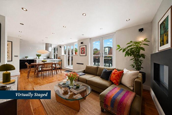 3 Bedroom Flat For Sale In Crediton Hill, West Hampstead, NW6