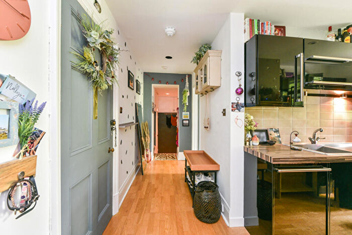 1 Bedroom Flat To Rent In Tower Road, Hindhead, GU26
