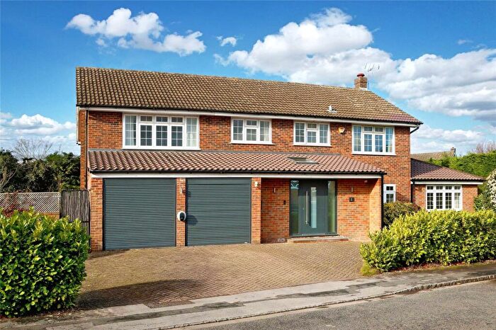 6 Bedroom Detached House For Sale In Penshurst Close, Chalfont St. Peter, Gerrards Cross, Buckinghamshire, SL9