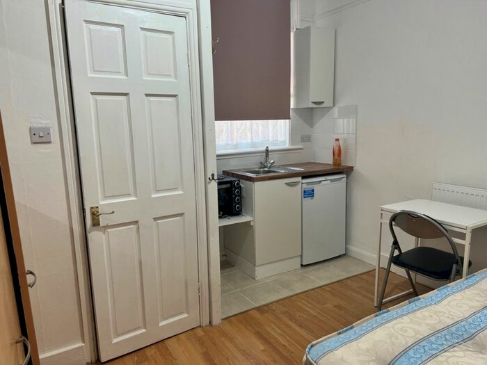 Studio To Rent In Buckingham Road, Willesden Junction, NW10