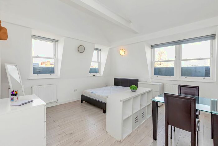Studio To Rent In Flat - Warwick Road, London, SW5