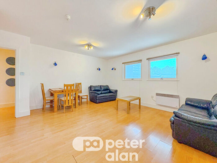 2 Bedroom Apartment To Rent In The Aspect, Queen Street, Cardiff, CF10