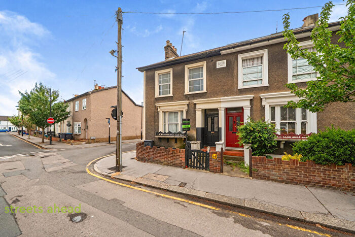 4 Bedroom Semi Detached House For Sale In Wandle Road, Croydon, CR0