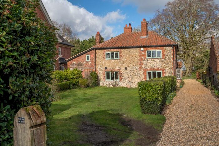 3 Bedroom Cottage For Sale In Watton Road, Little Melton, Norwich, NR9