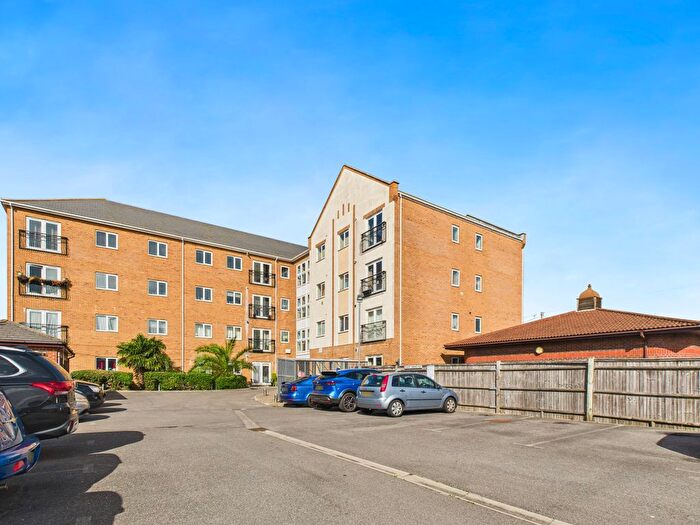 2 Bedroom Flat For Sale In Peelers Gate, Cosham, PO6