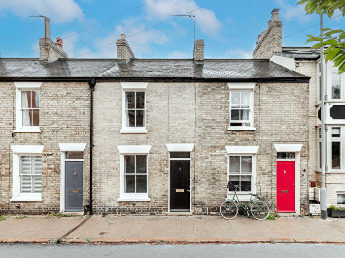 2 Bedroom Terraced House For Sale In Bateman Street, Cambridge, CB2