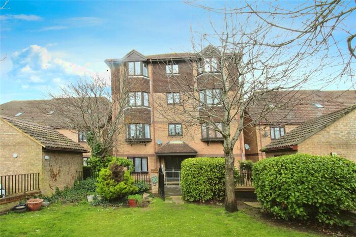 2 Bedroom Flat To Rent In Rowan Court, Southsea, Hampshire, PO4