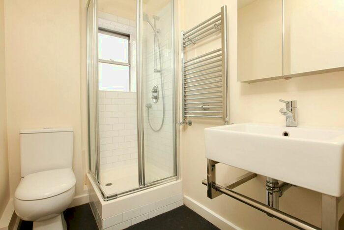1 Bedroom Flat To Rent In Collinson Walk, Southwark, London, SE1