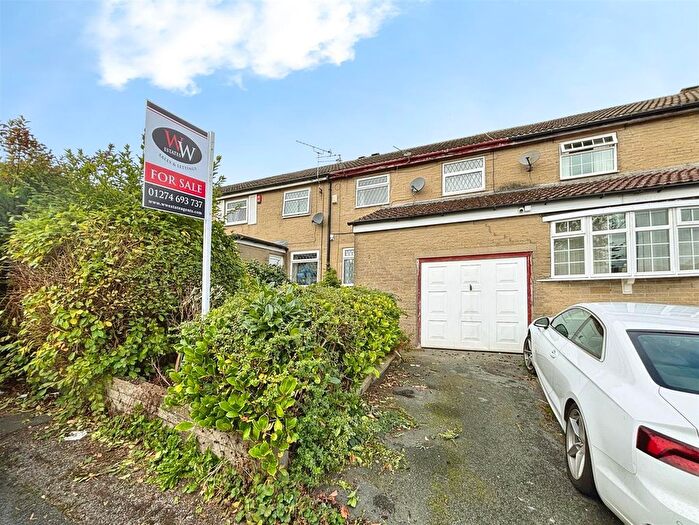 3 Bedroom Terraced House For Sale In Clayfield Drive, Bradford, BD7