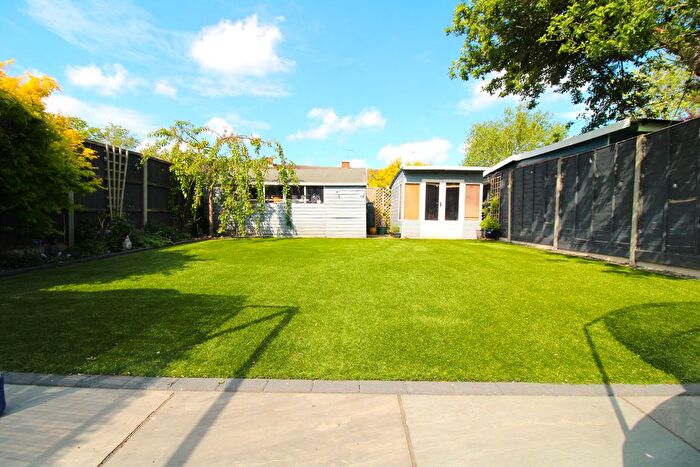 3 Bedroom Terraced House For Sale In Oaks Cross, Stevenage, SG2