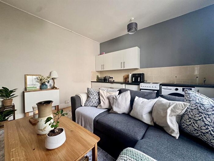 1 Bedroom Apartment To Rent In Cathedral Rd, Pontcanna ( Bed ) *, CF11