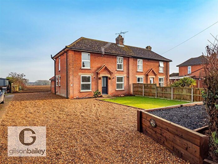 3 Bedroom Semi Detached House For Sale In Coltishall Road, Buxton, NR10