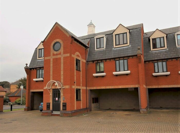 2 Bedroom Flat To Rent In Brick Court, Jetty Walk, Grays, Essex RM17