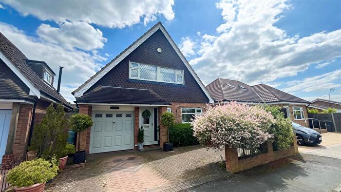 3 Bedroom Detached House For Sale In Birtrick Drive, Meopham, DA13