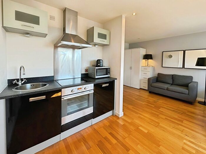 1 Bedroom Flat To Rent In Gateway South, Marsh Lane, Leeds, LS9