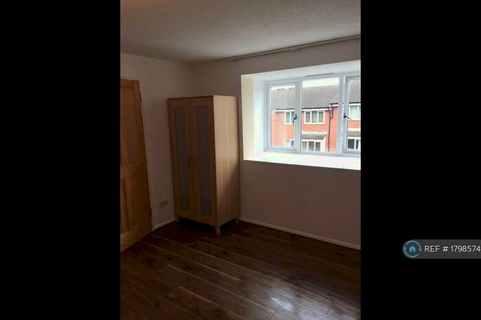 Studio To Rent In Cambridge Gardens, London, N10