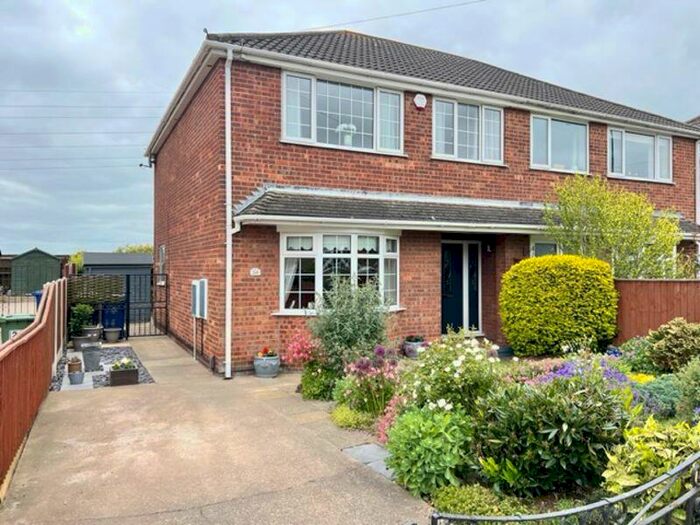 3 Bedroom Semi-Detached House For Sale In St Nicholas Drive, The Wybers, Grimsby, DN37