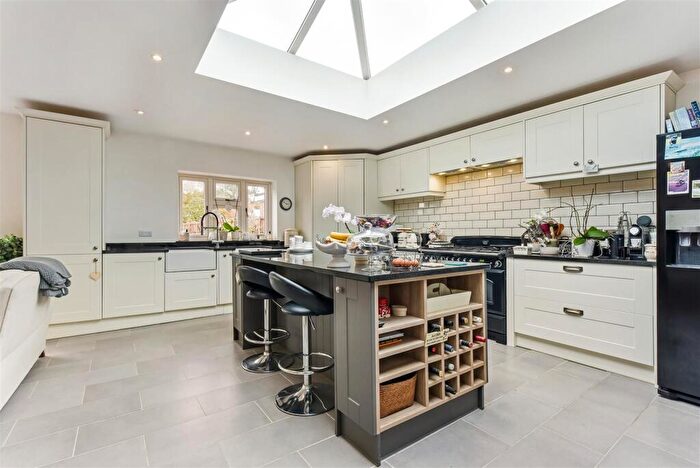 4 Bedroom Detached House For Sale In Elm Grove, Barnham, PO22