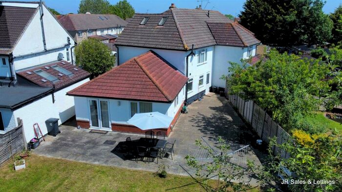 3 Bedroom End Of Terrace House For Sale In Goffs Oak Avenue, Goffs Oak, EN7