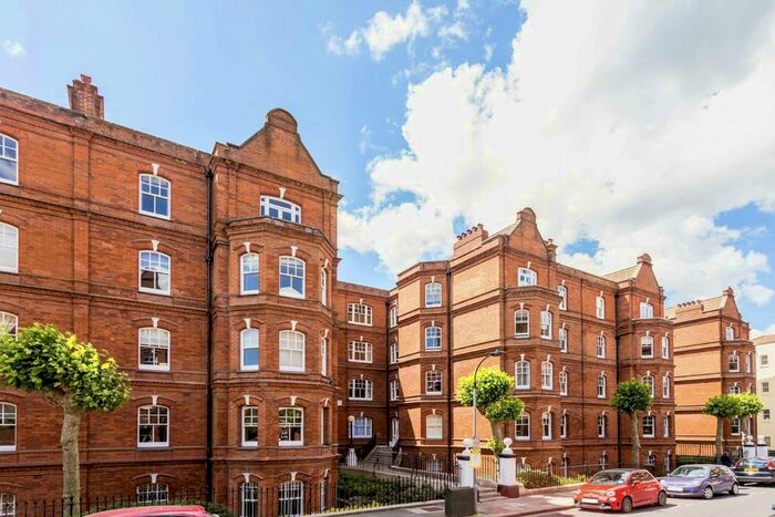 3 Bedroom Flat To Rent In Queen's Club Gardens, London, W14