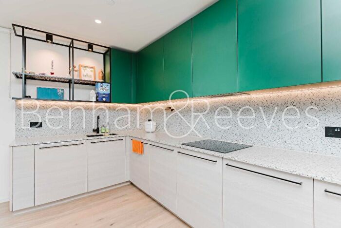 2 Bedroom Apartment To Rent In Hawser Lane, London, E14