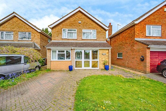 4 Bedroom Detached House For Sale In Sutton Gardens, Luton, Bedfordshire, LU3