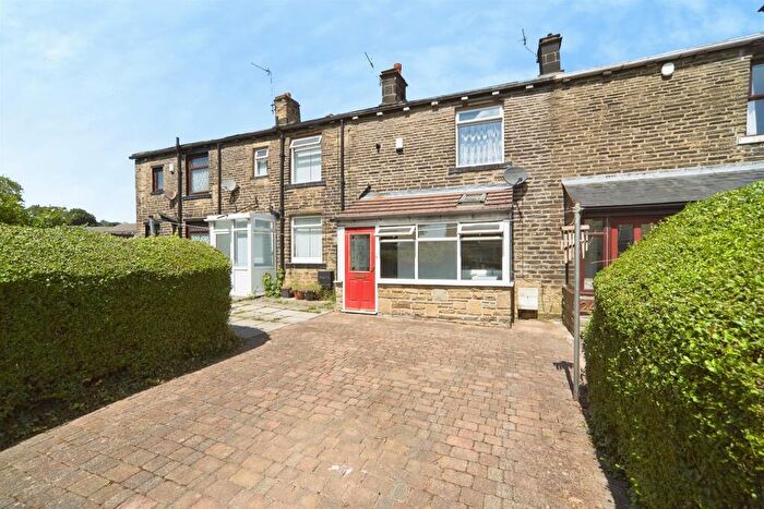 3 Bedroom Terraced House For Sale In Moorside Road, Bradford, BD2