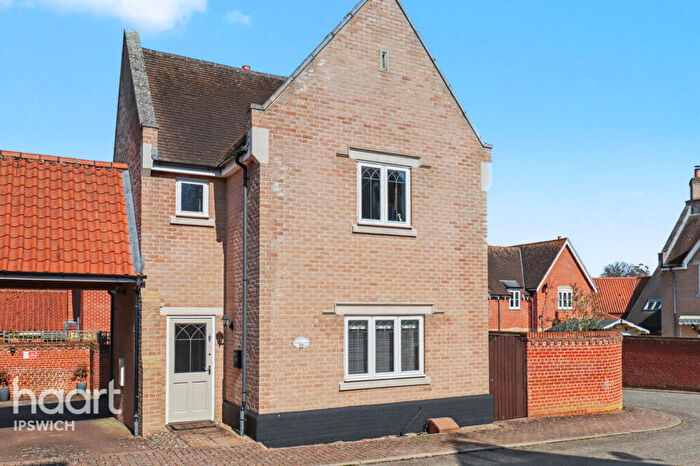 2 Bedroom Link Detached House For Sale In Black Barn Close, Ipswich, IP8