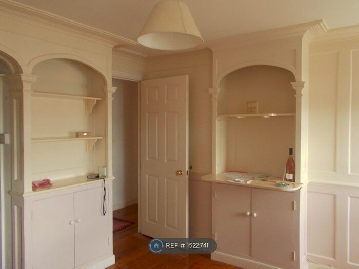 2 Bedroom Flat To Rent In Bank Place, Falmouth, TR11