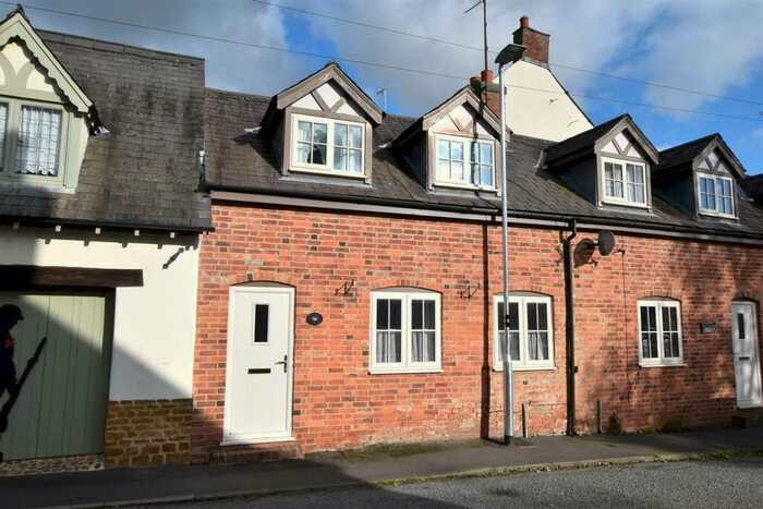 2 Bedroom Cottage For Sale In Leicester Road, Billesdon, LE7