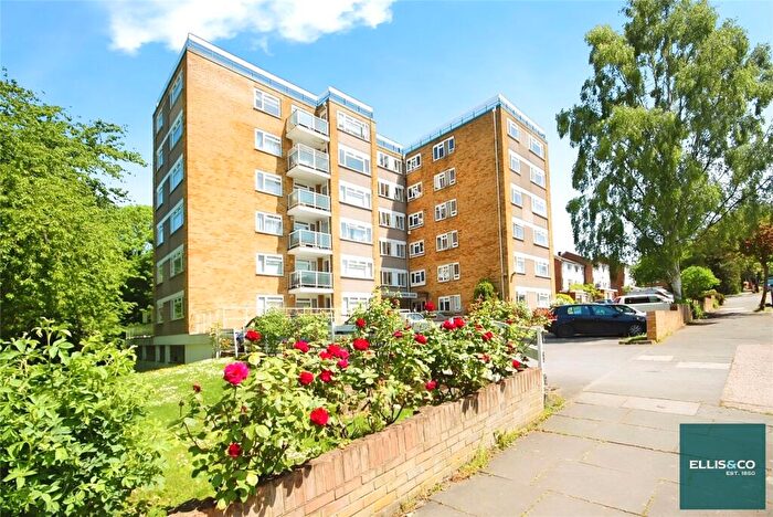 3 Bedroom Apartment For Sale In Wickliffe Avenue, Finchley, N3