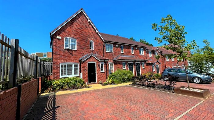 3 Bedroom End Terrace House For Sale In Pavilion Way, Selly Oak, Birmingham, B29