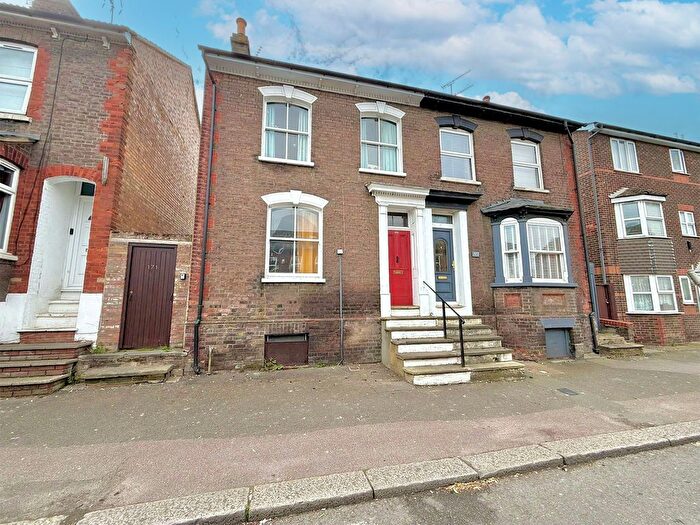 2 Bedroom Semi Detached House For Sale In High Street North, Dunstable, LU6