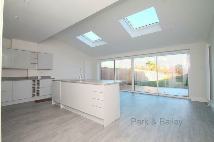 3 Bedroom House To Rent In Bedroom Terraced House In Warlingham, CR6