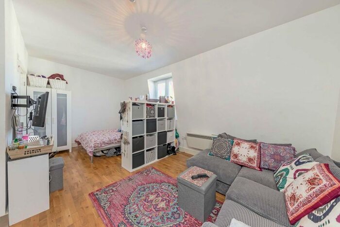 Studio To Rent In Castletown Road, London, W14