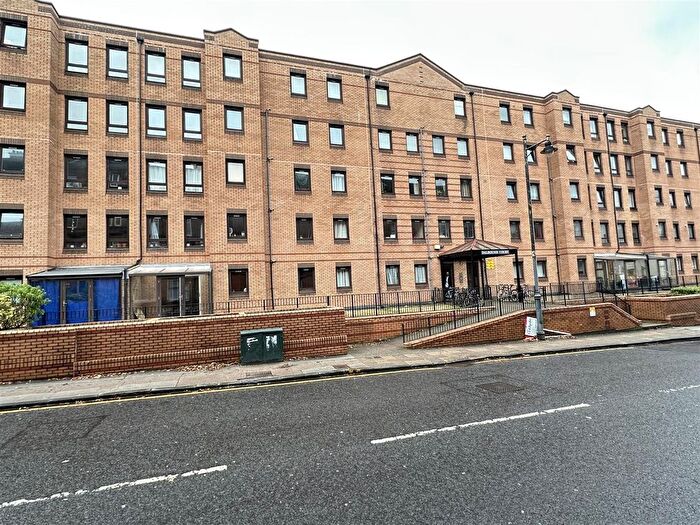 3 Bedroom Flat For Sale In West Graham Street, Glasgow, G4