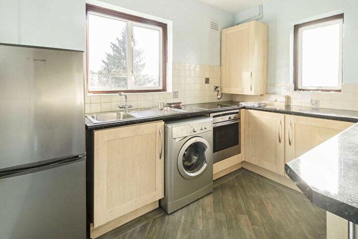 2 Bedroom Flat To Rent In Cavendish Avenue, London, W13