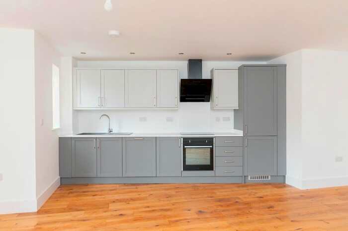 1 Bedroom Flat For Sale In Quaker Lane, Thornbury, Bristol, BS35