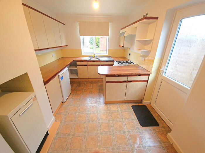 2 Bedroom Bungalow To Rent In Wokingham, RG41