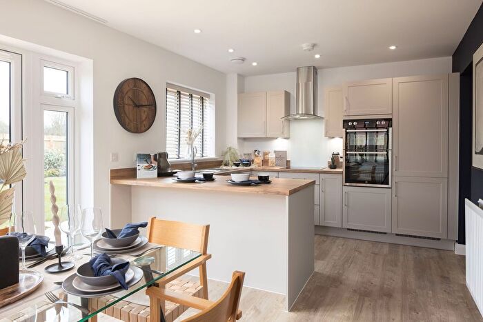 3 Bedroom Detached House For Sale In Herringbone Way, Hambrook, PO18